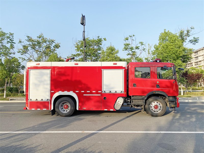 城市烈焰守护者：消防车全面科普